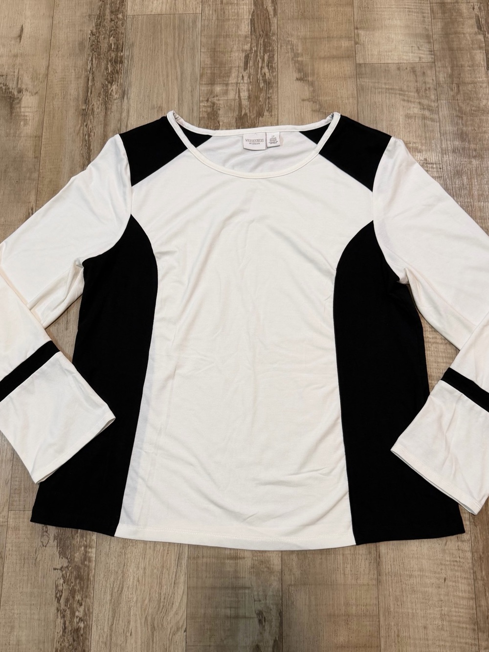 Weekends by Chico’s Top Womens 2 Large Black White Colorblock Long SleeveStretch